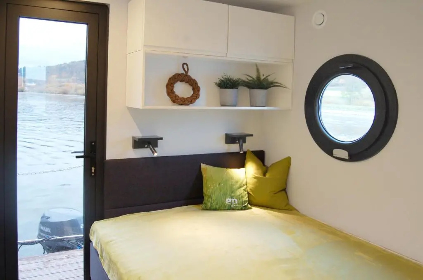 Hausboot greenpartment houseboathotel