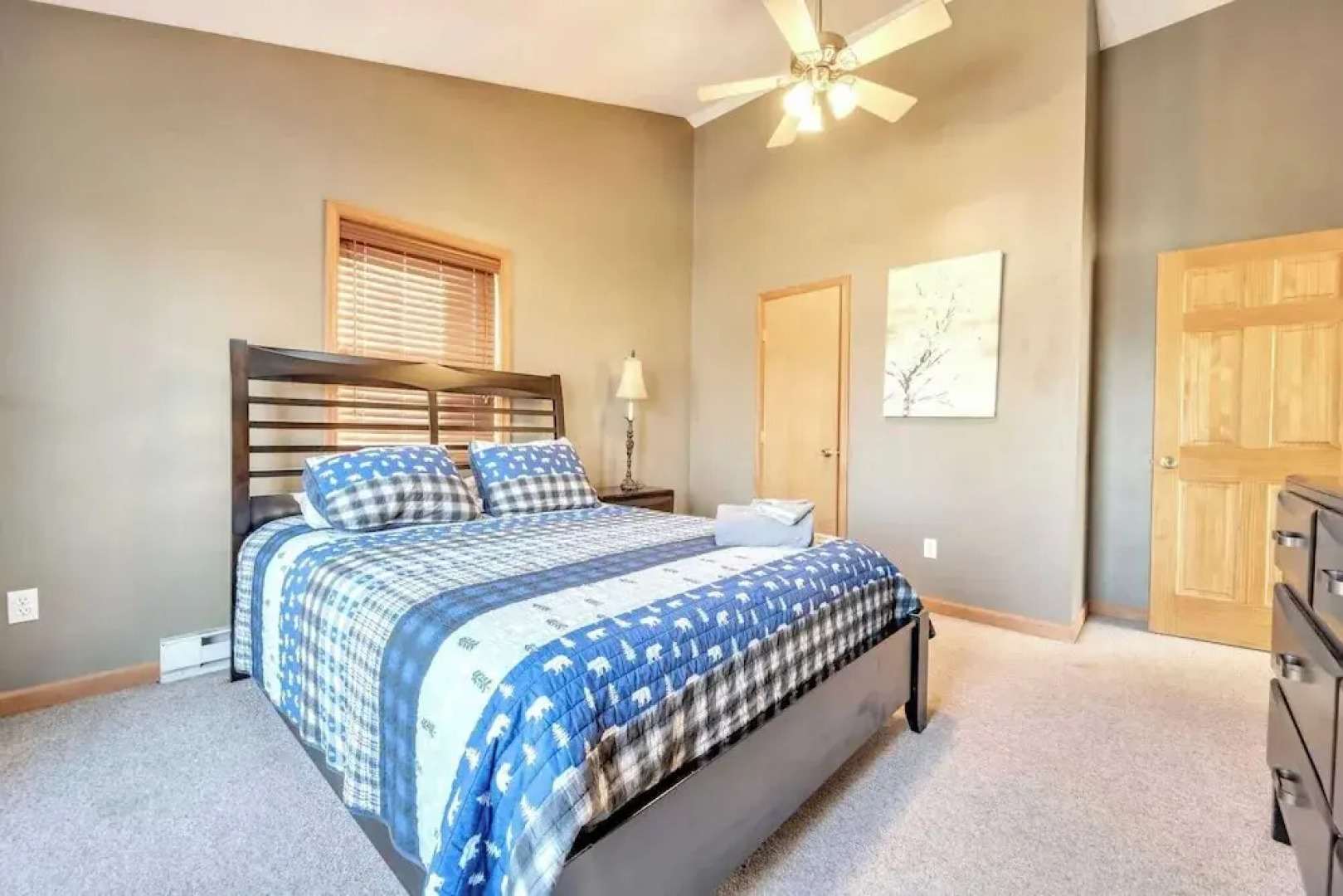 Pocono Pinnacle by Avantstay Steps to the Lake, Game Room, Large Deck