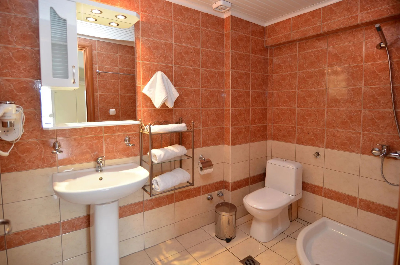 Kapahi Sea View Apartments & Suites