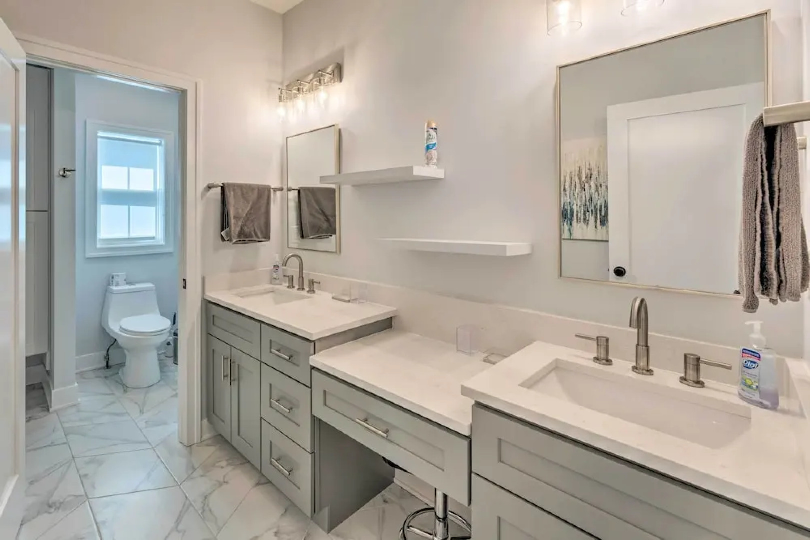 Fantastic House: Balcony, Steps to Lake Como!