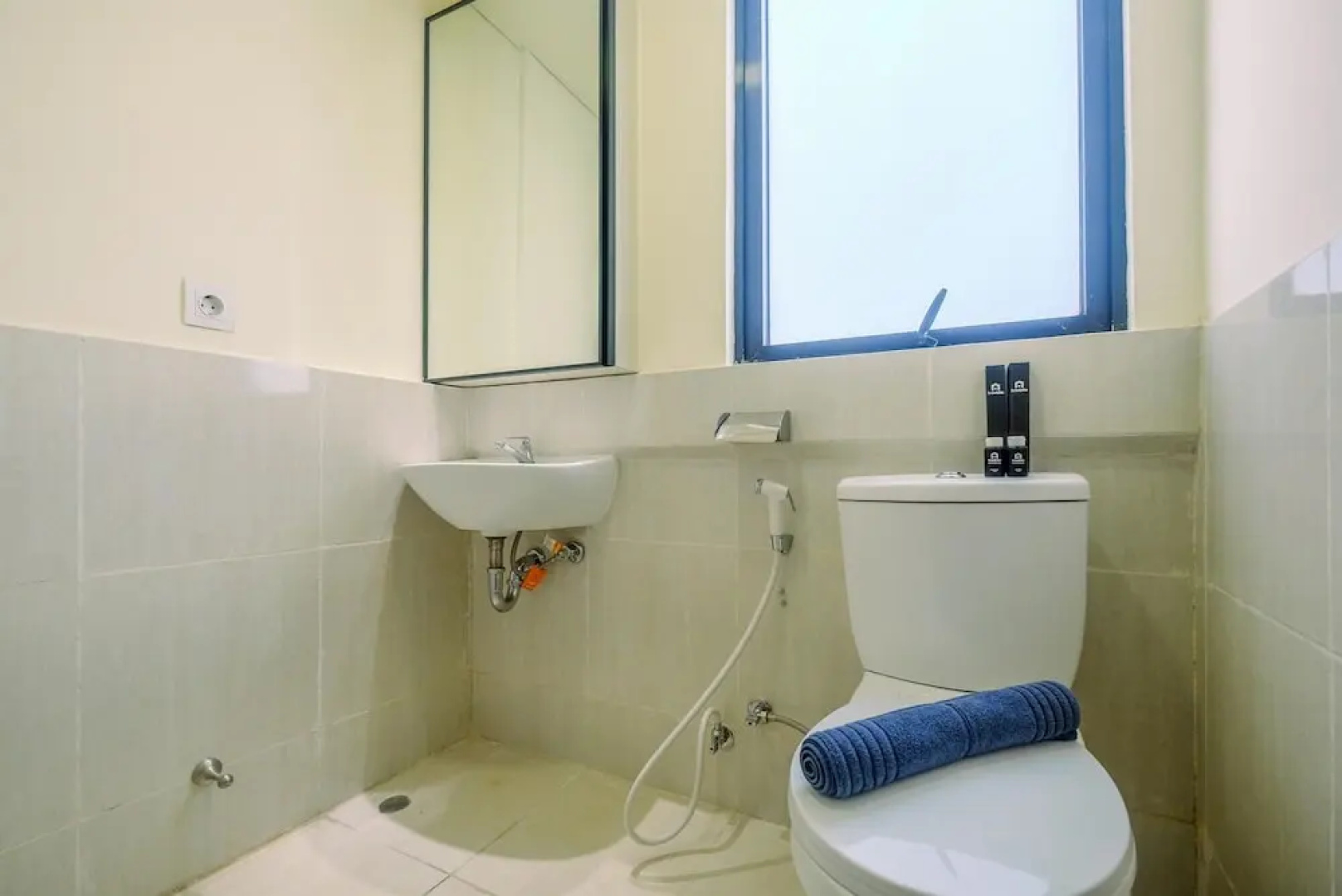 New Furnished and Enjoy 2BR at Meikarta Apartment
