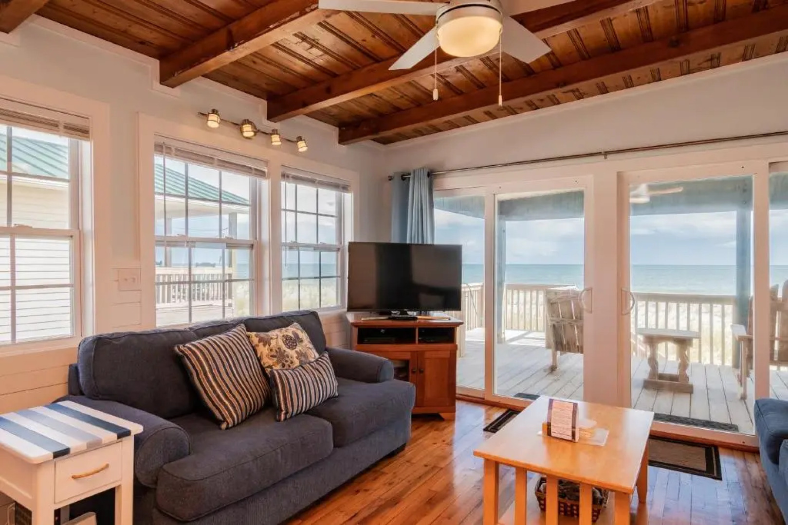 Chill'ax Inn by Oak Island Accommodations