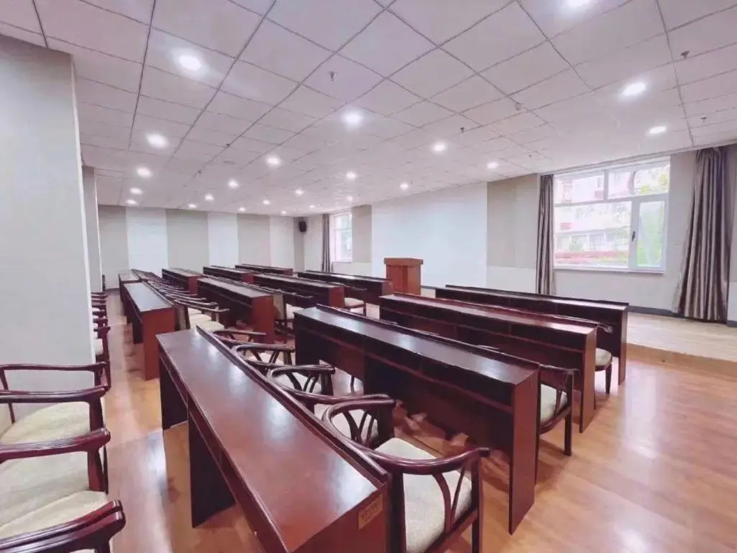 Homeinn Plus Hotel (Dunhua Railway Station)