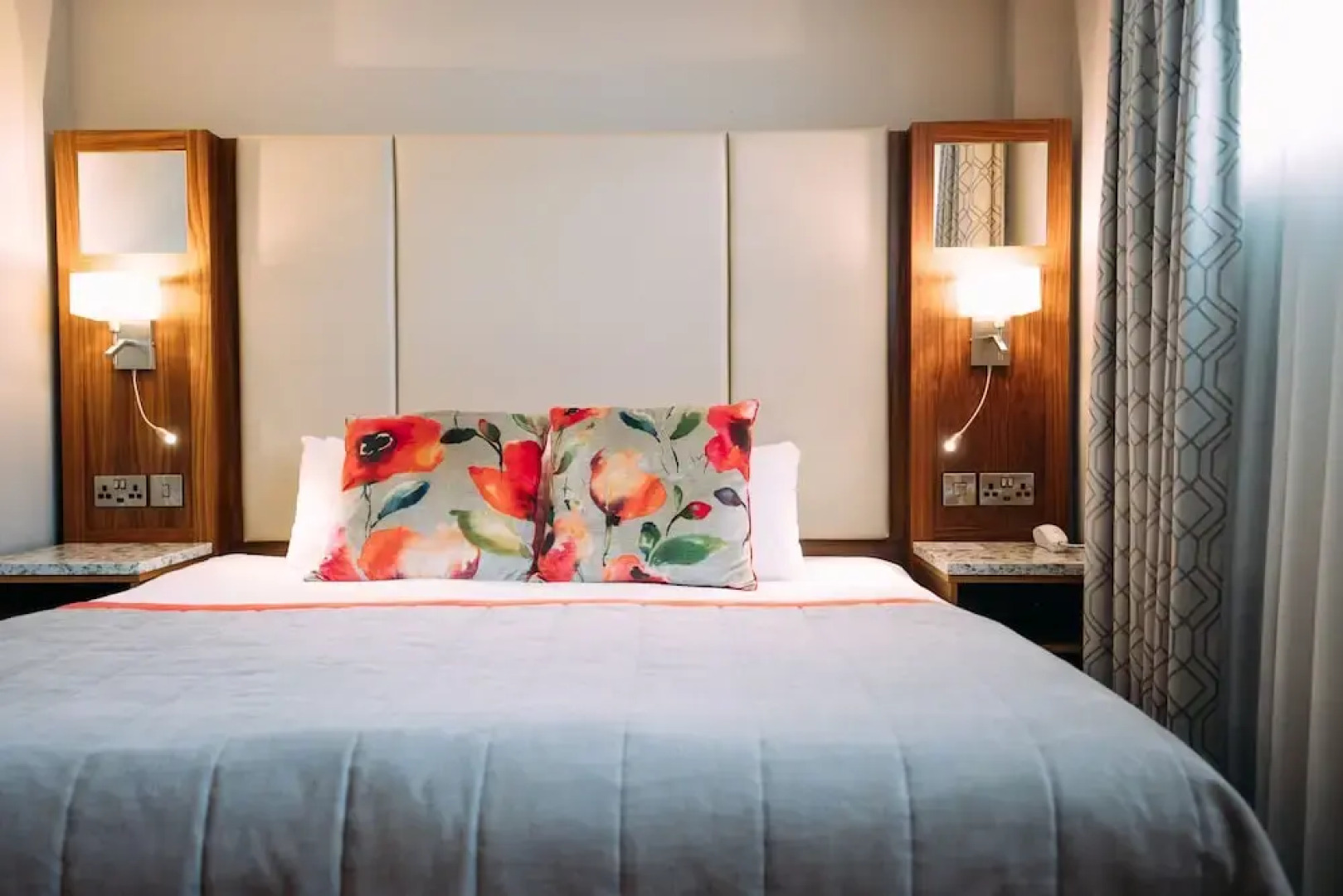 The Valley Hotel & Carriage Gardens