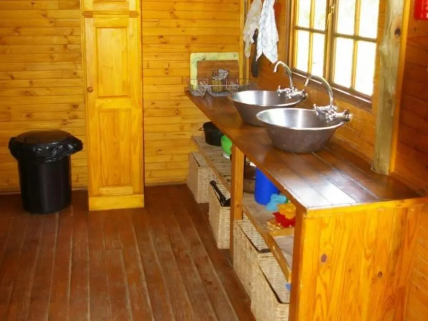 Fish Eagle Log Cabin