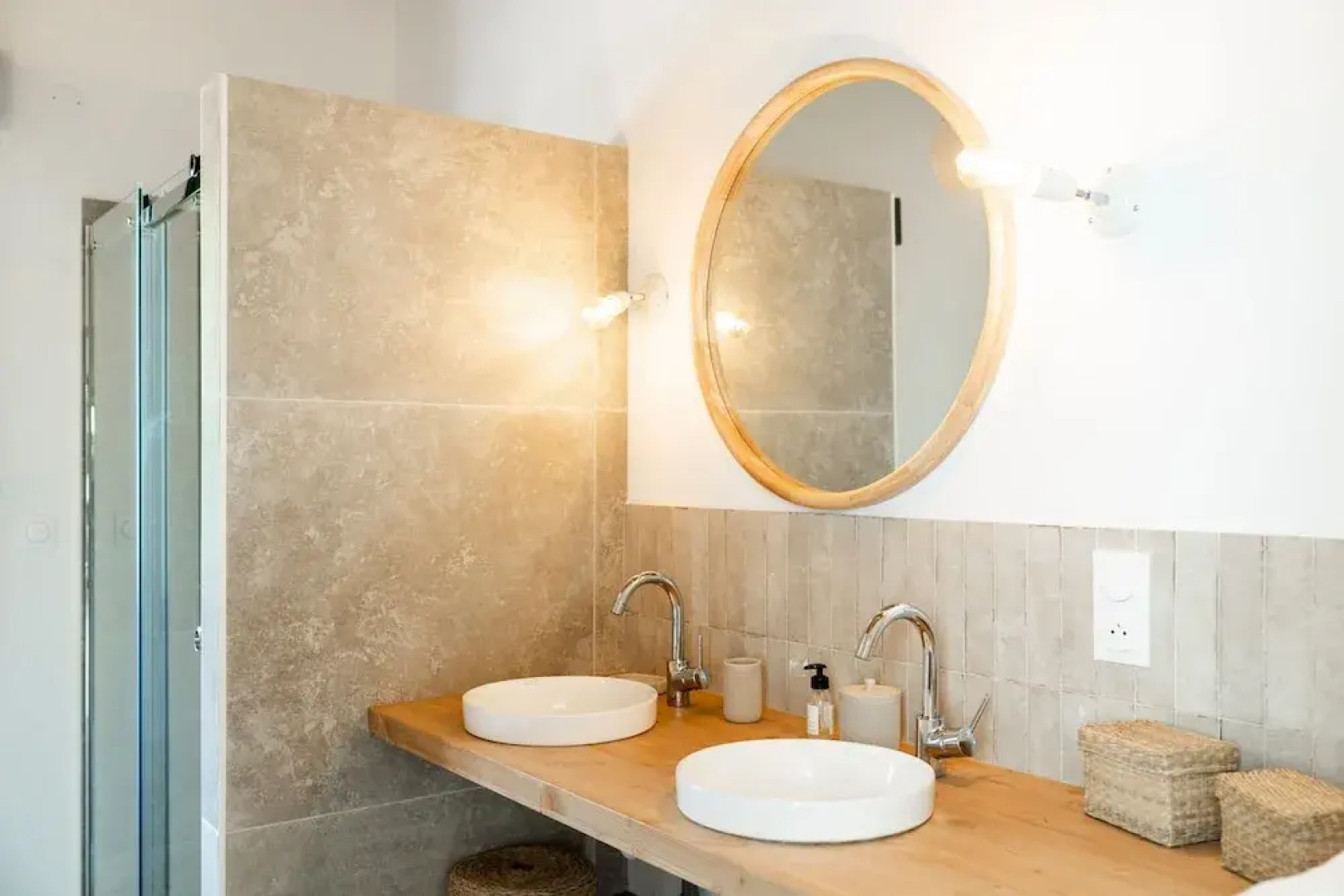 G te Singulier et Authentique Dans Ancienne Ferme