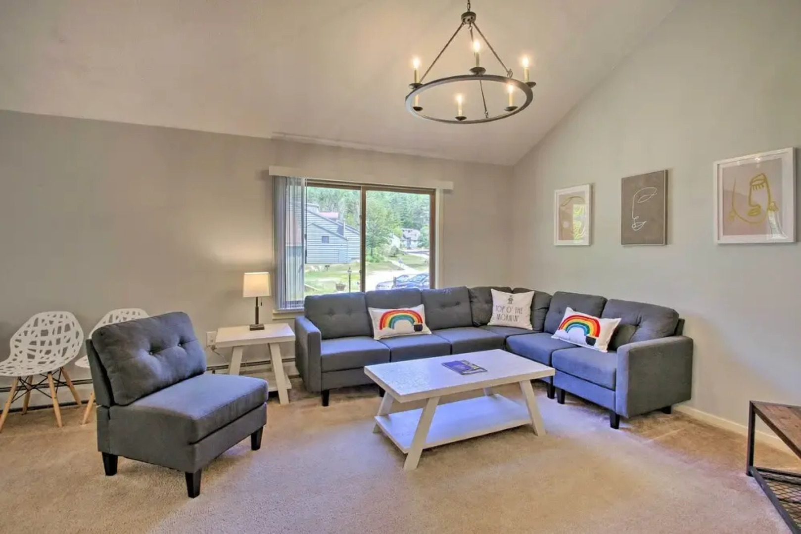 Chic Resort Condo ~ 1 Mi to Attitash Mountain!