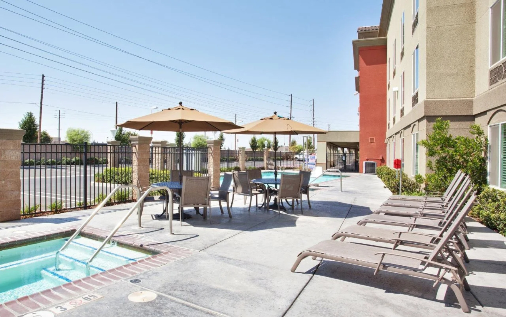 Holiday Inn Express and Suites Modesto by IHG