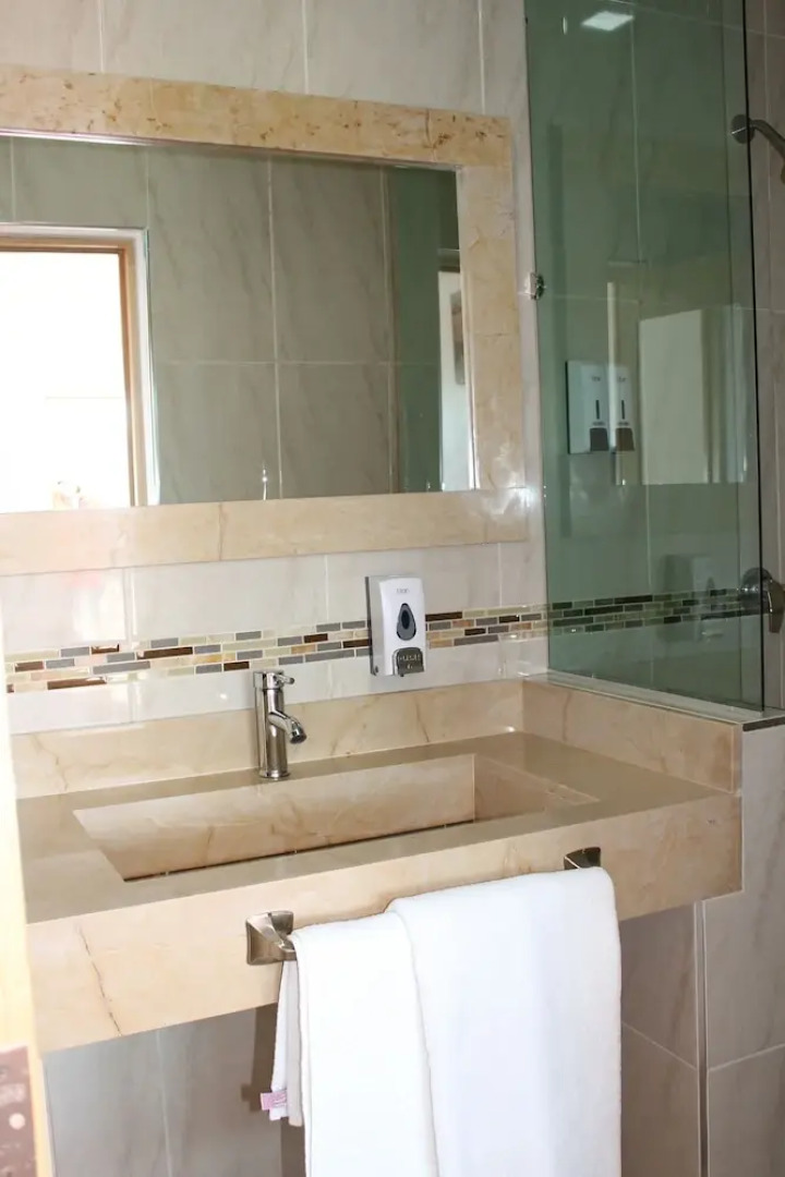 Hotel Los Pinos Express