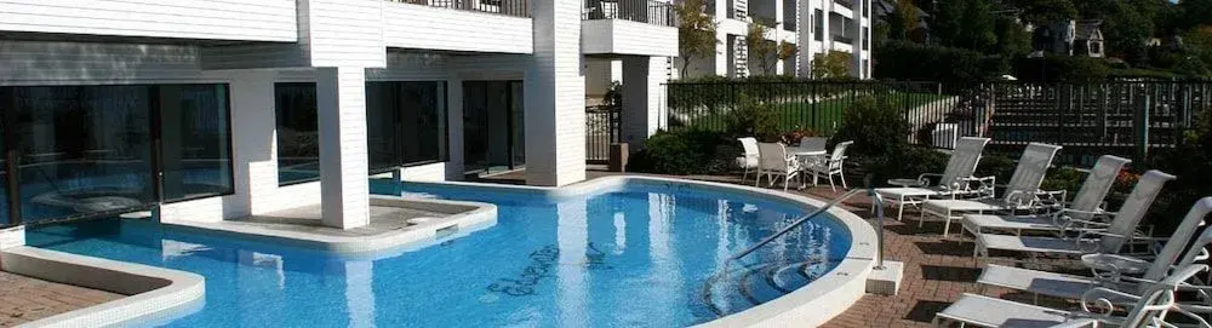 Edgewater Inn- Charlevoix