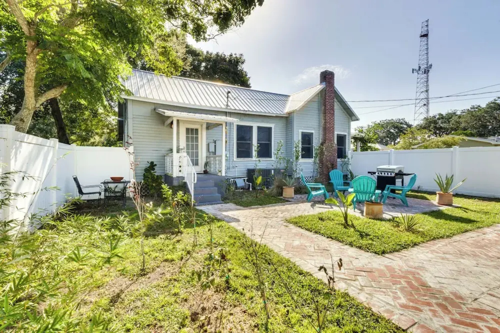 Fire Pit & Yard: Updated Winter Garden Home!