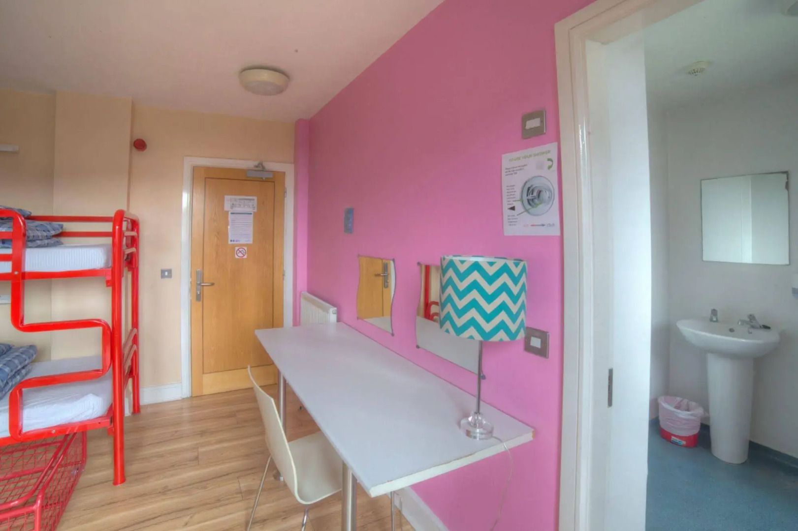 Snoozles Tourist Hostel