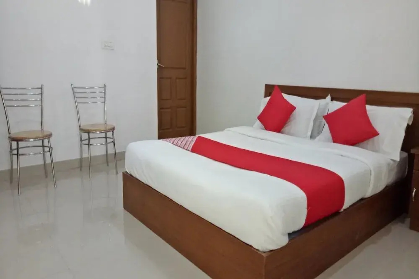 Oyo 23503 Golden Valley Residency