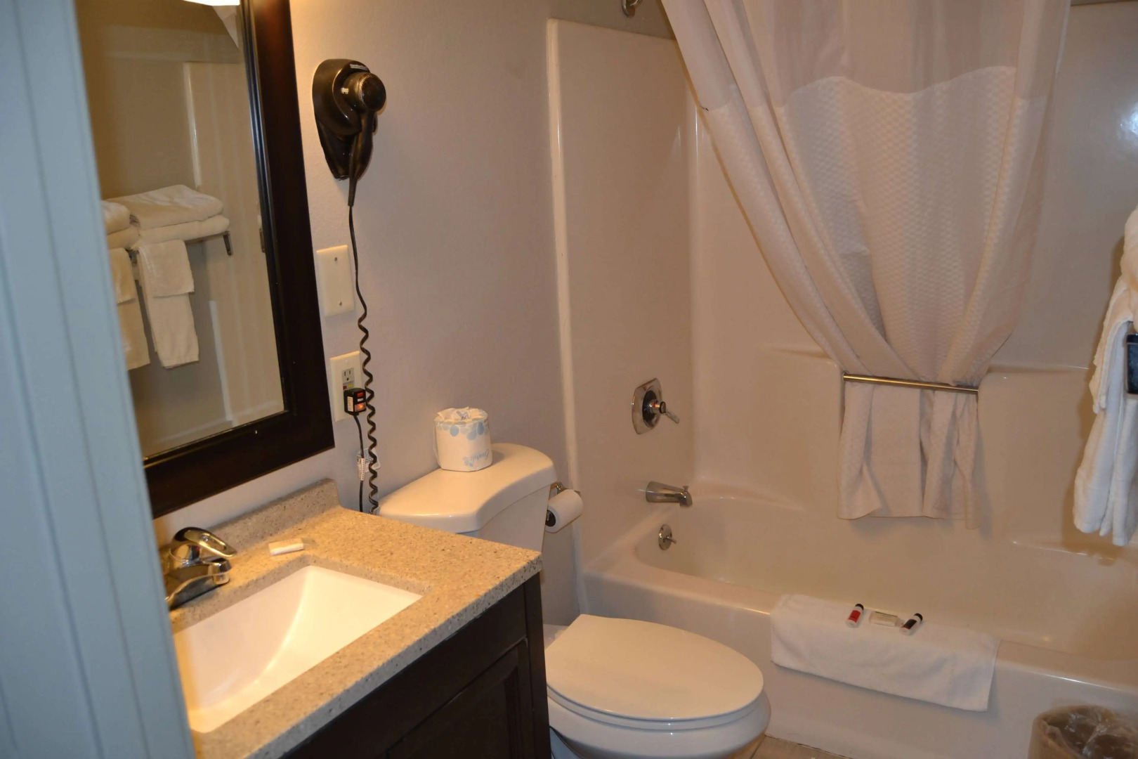 Days Inn and Suites by Wyndham Sikeston