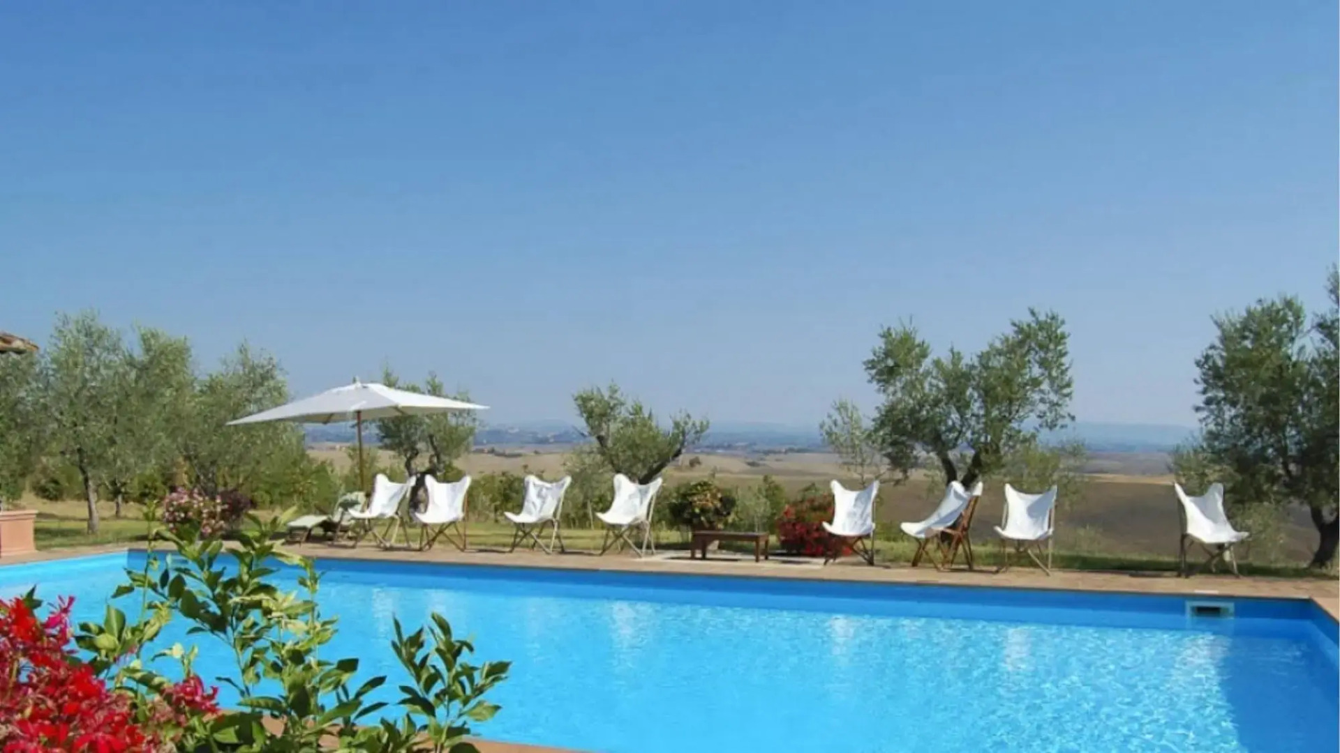 Independent Villa up to 18 Guests Pool Tennis Fitness and Wellness Area -villa Giuncheto