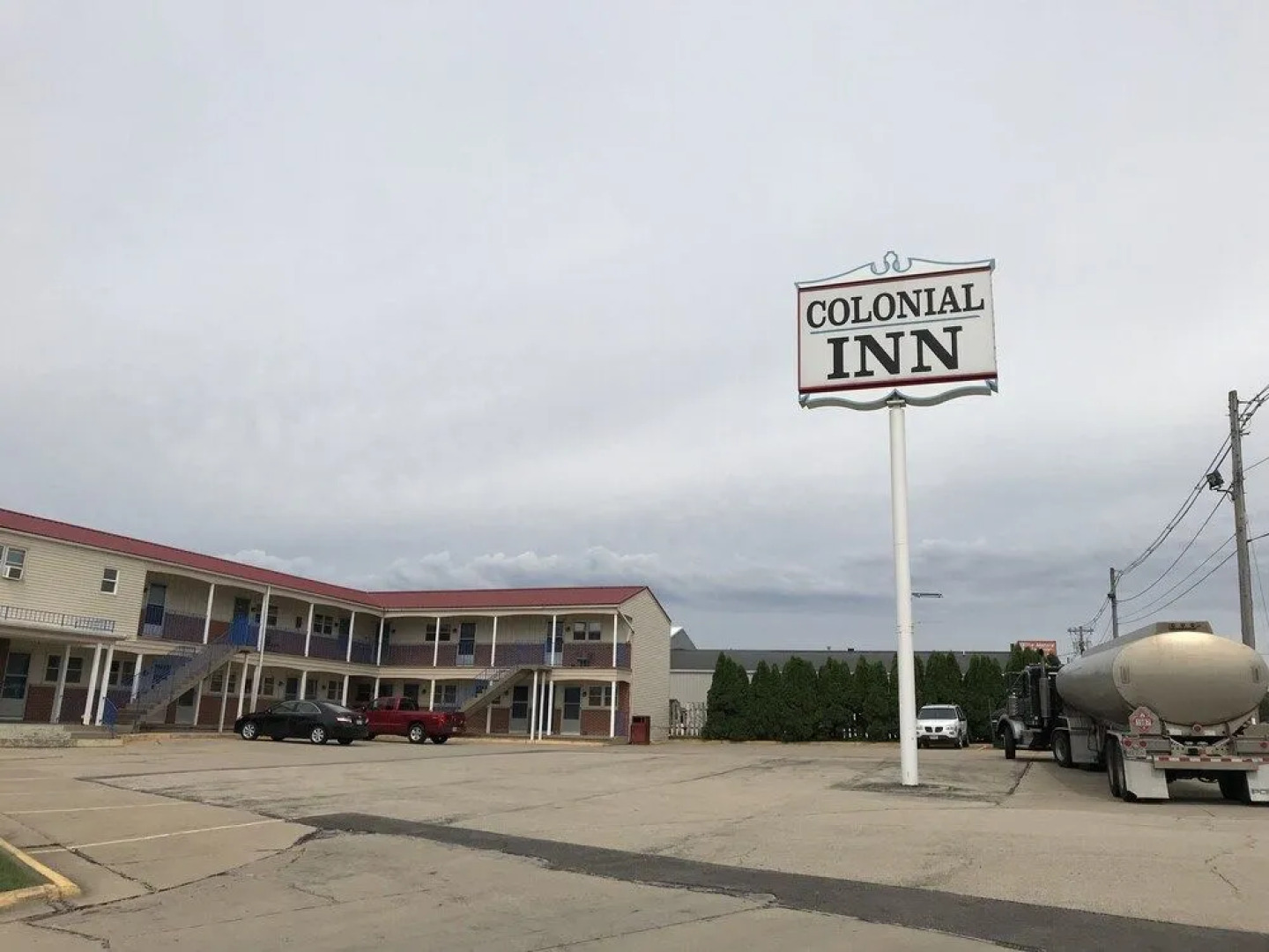 Colonial Inn Dyersville