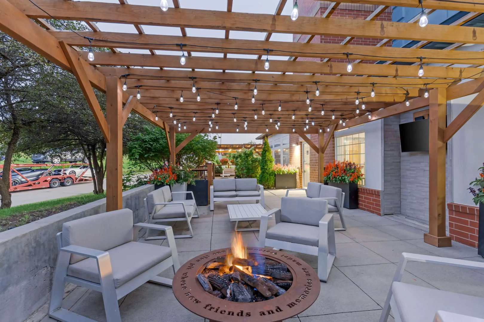 Best Western Plus Des Moines West Inn & Suites
