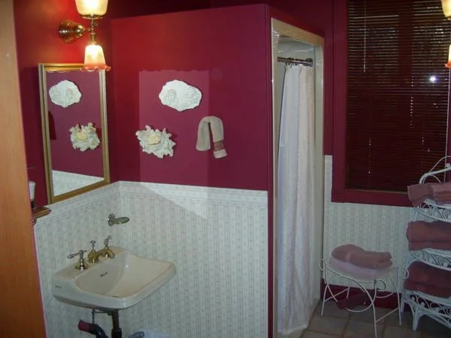 The Artist and The Quiltmaker - Victorian Bed and Breakfast