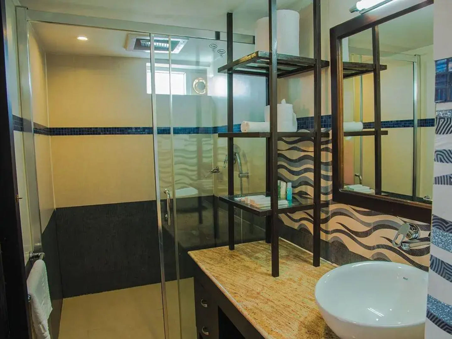 Aquatic Island by Poppys, Cochin