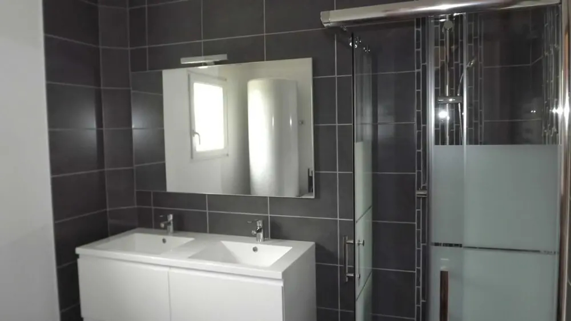 Maison récente deux chambres