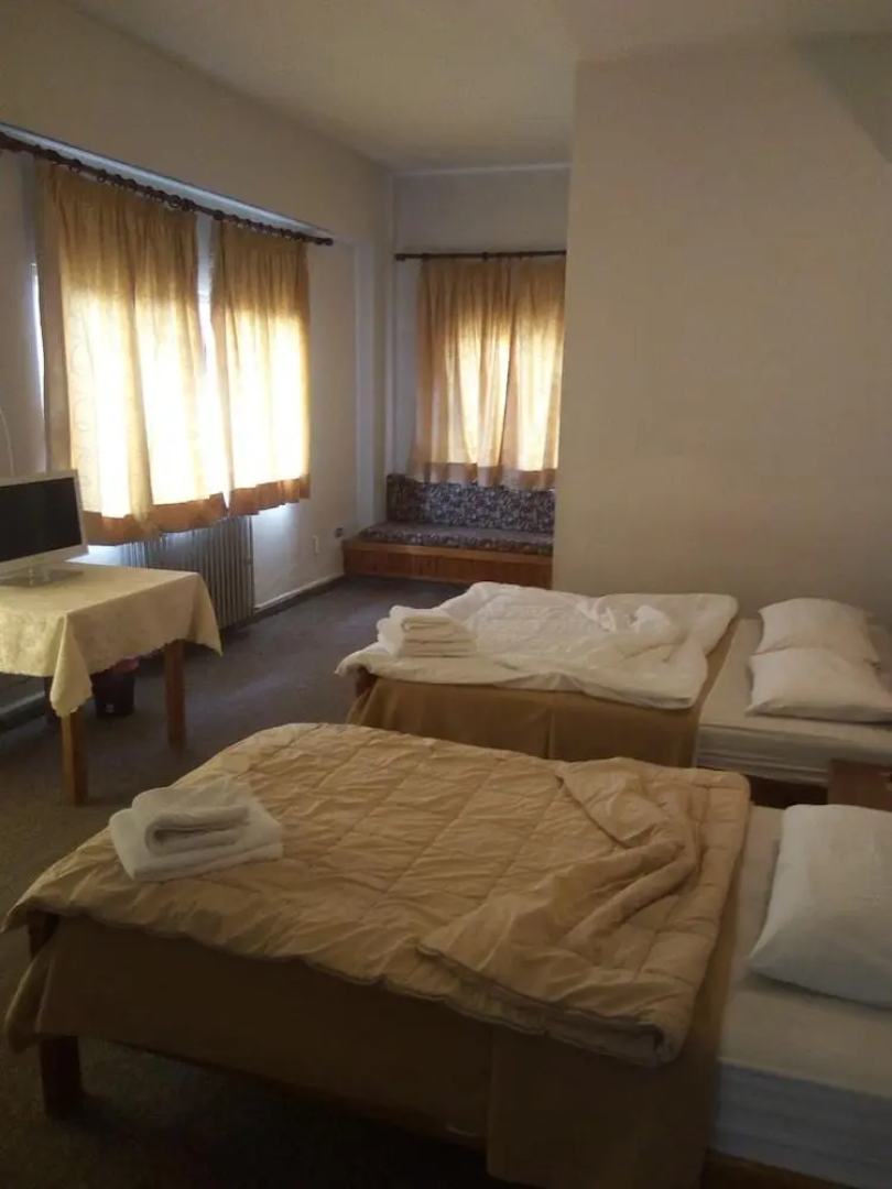 Palace Hostel Bsharry