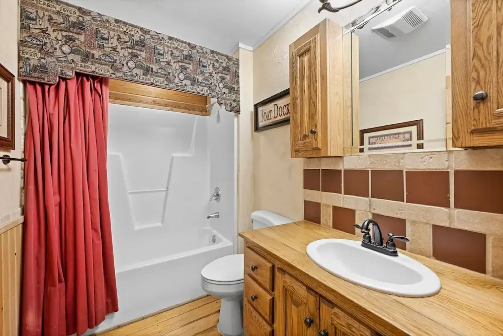 Lakeside Lodge by Avantstay Hot Tub Dock