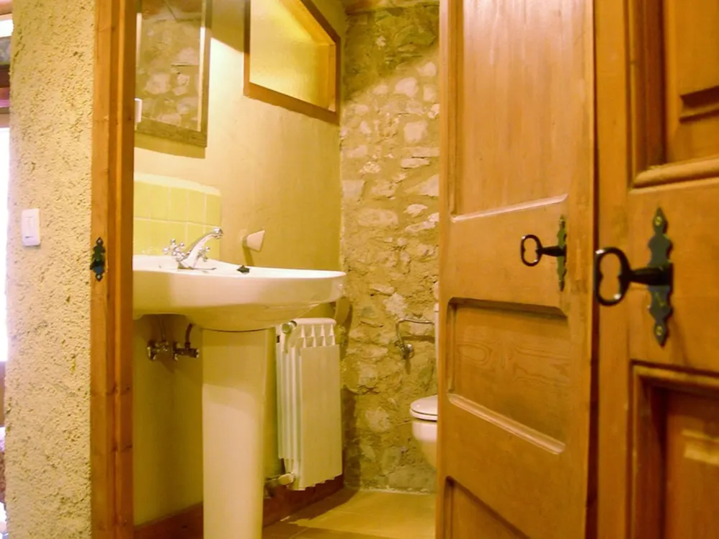 Quaint Cottage in Costa Dorada With Swimming Pool