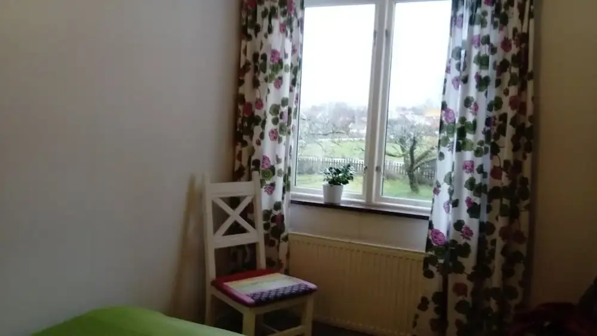 Charmig villalägenhet 150 meter från Vänerns strand