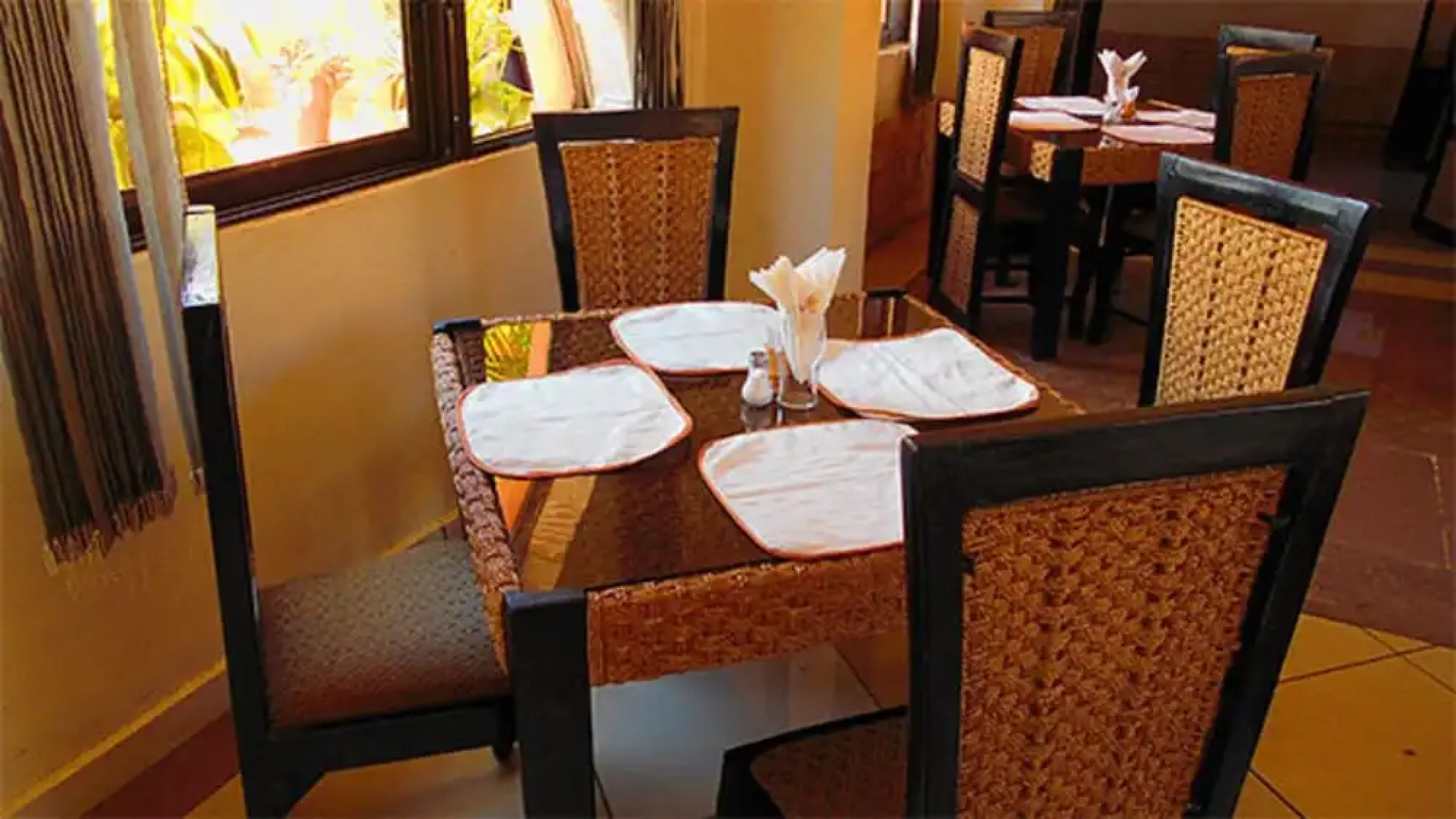 DewChurch Drive Hotel