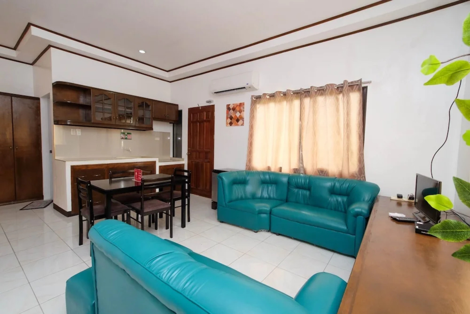 ZEN Rooms Mahogany Upland Dumaguete