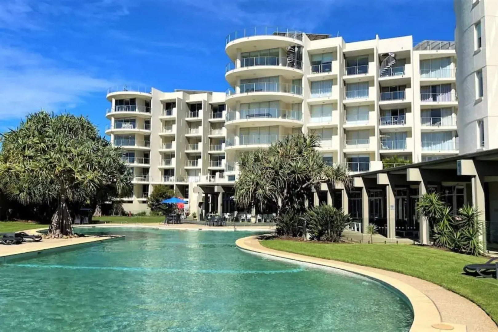 Fresh Beautifully Styled 2 BR Resort Apt at Marcoola