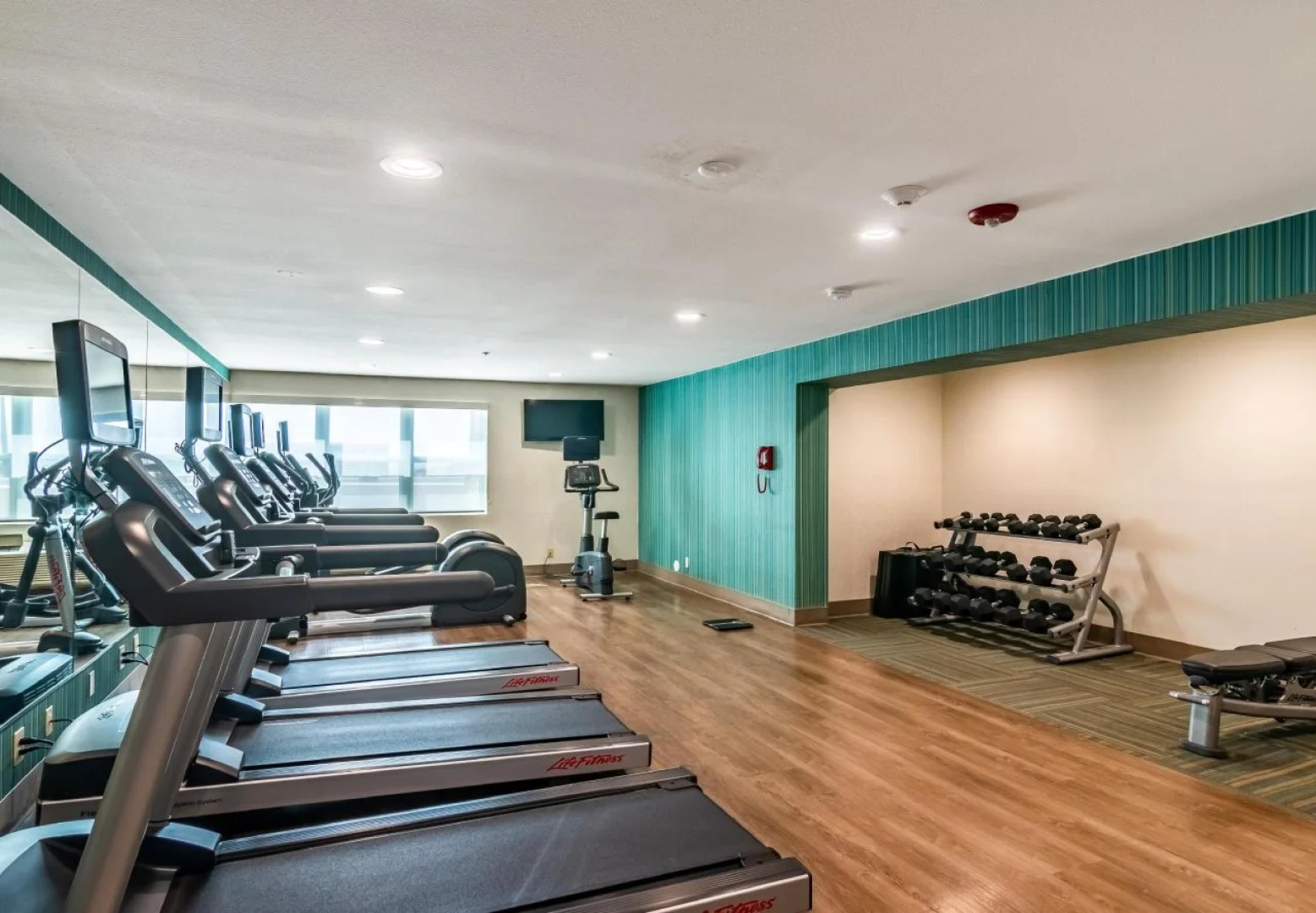 Holiday Inn Express & Suites Camarillo by IHG