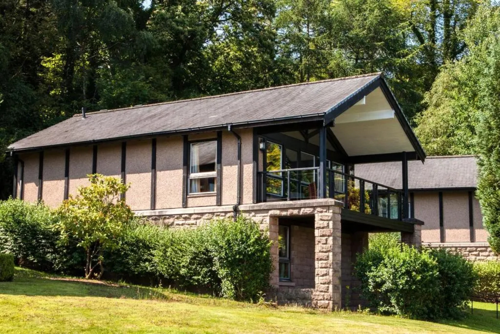 CELEBRATE AT THE WORLD FAMOUS LOCH LOMOND RESORT CAMERON HOUSE - Sleeps 6