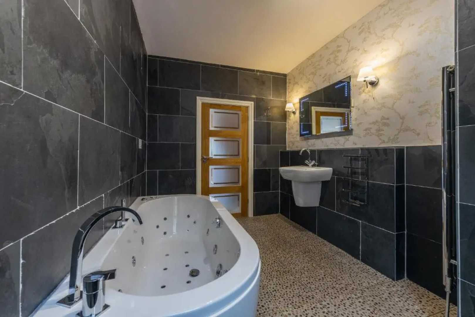 Georgian House Hotel