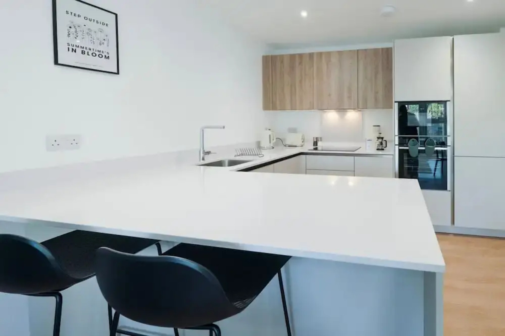 Luxury Manchester Apartment - Yellow