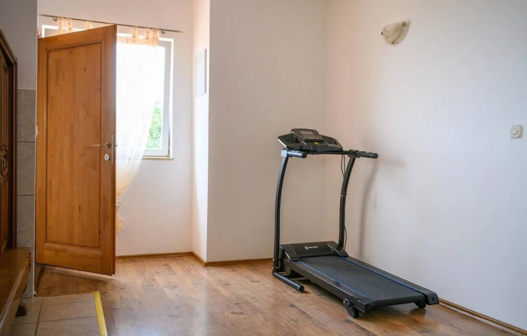 Amazing Home in Peruski With Wifi and 5 Bedrooms