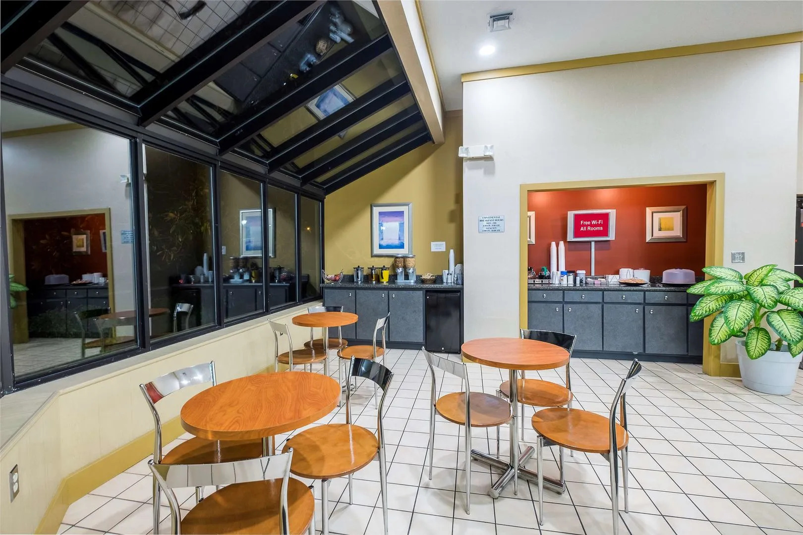 Red Roof Inn Clarksville