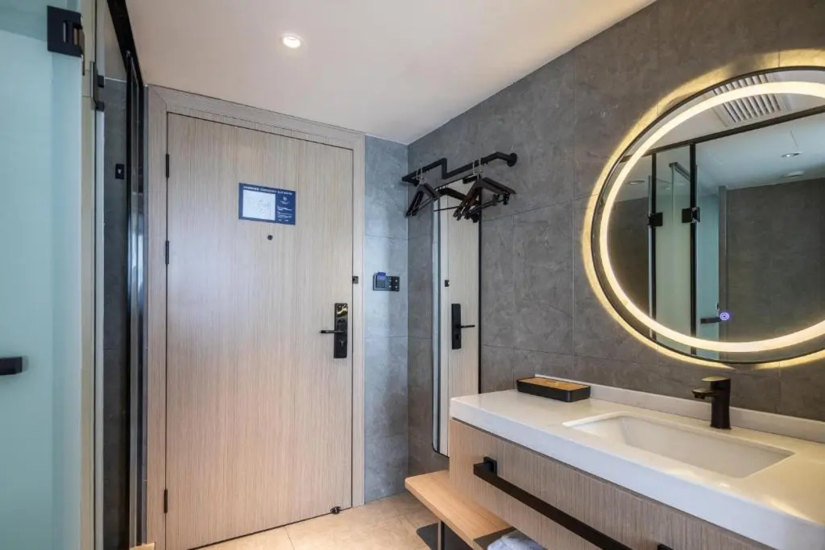 Xinhuating Business Hotel