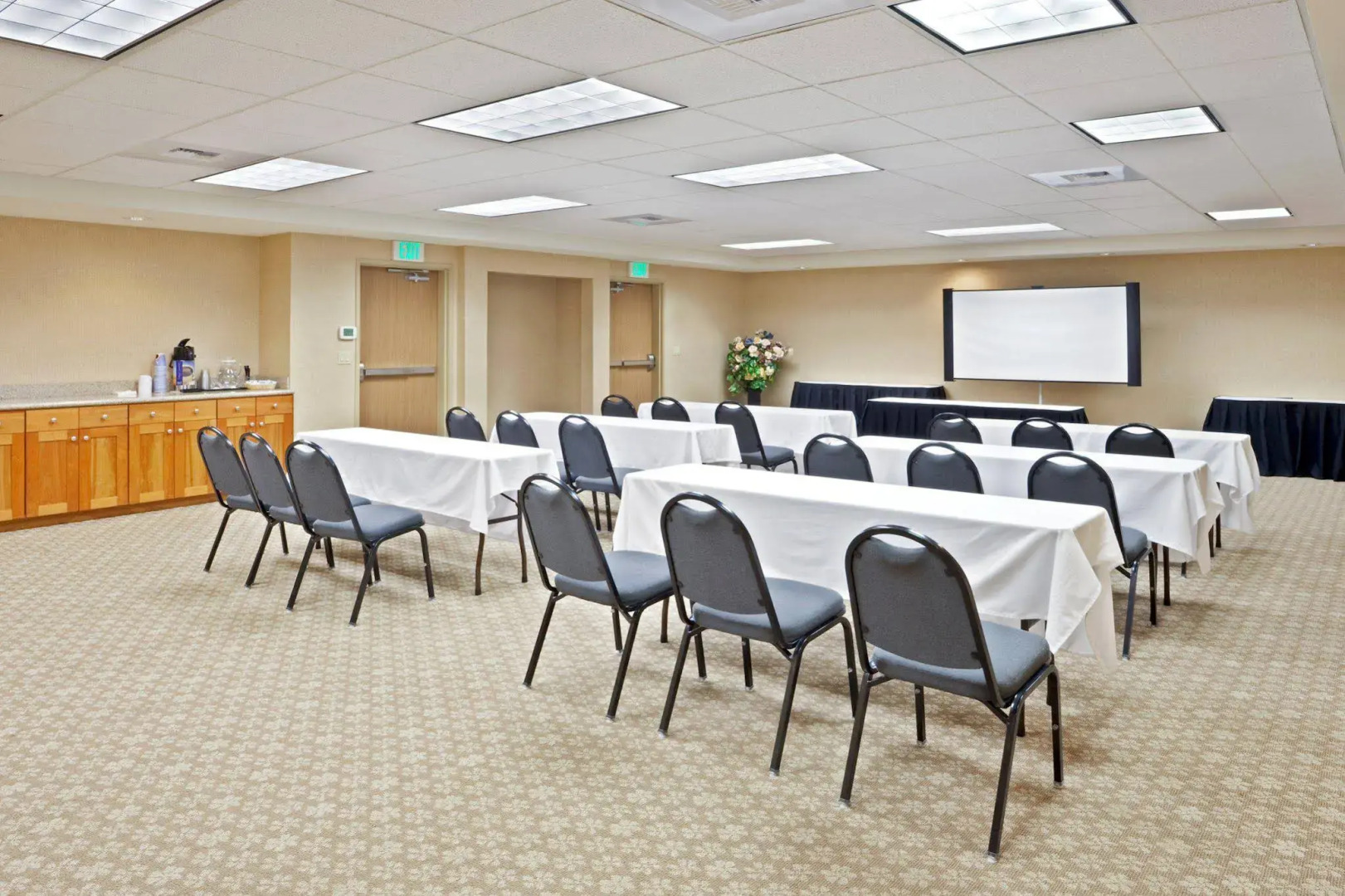 Holiday Inn Express & Suites Lacey – Olympia by IHG