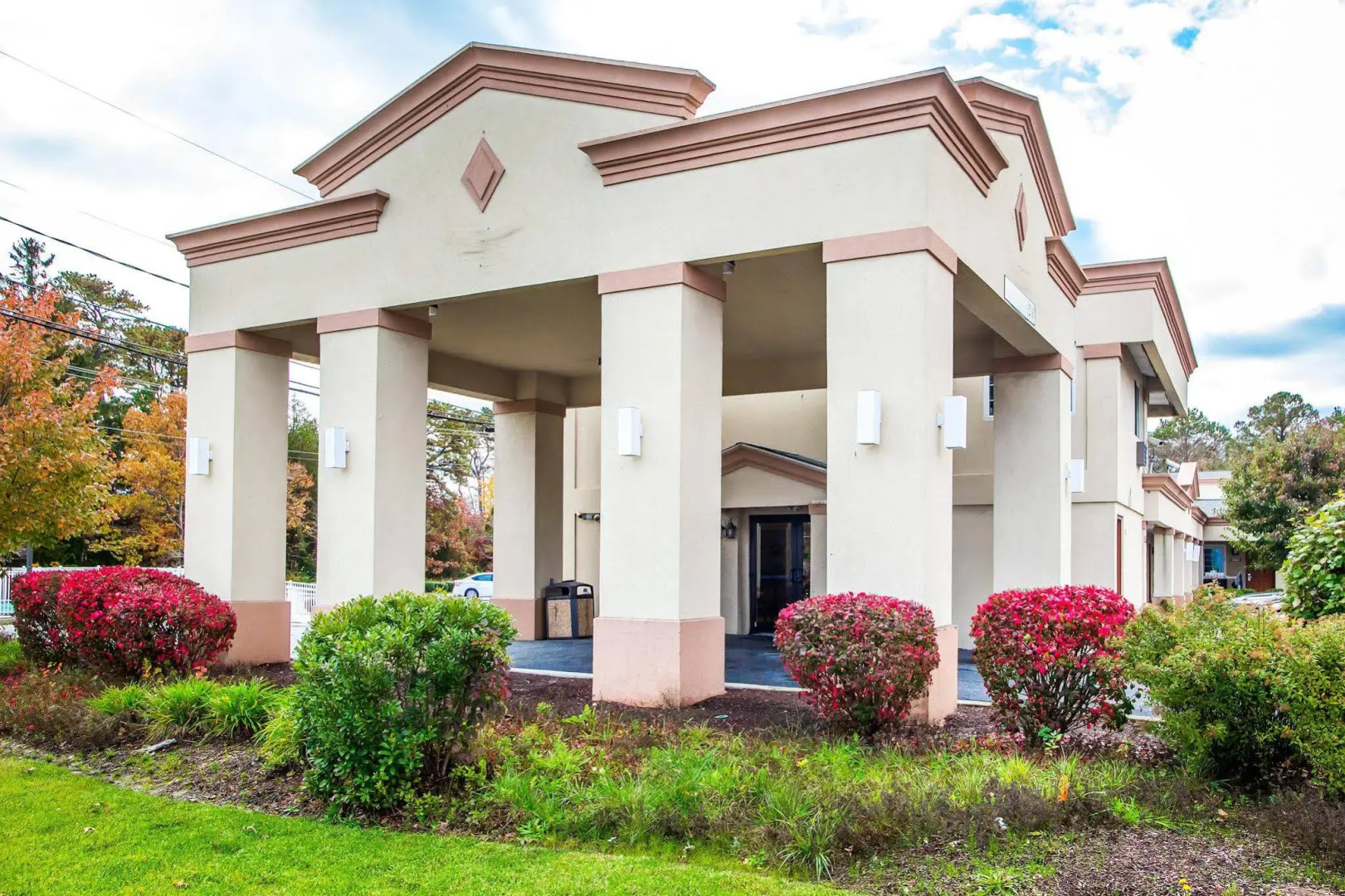 Hibiscus Inn & Suites