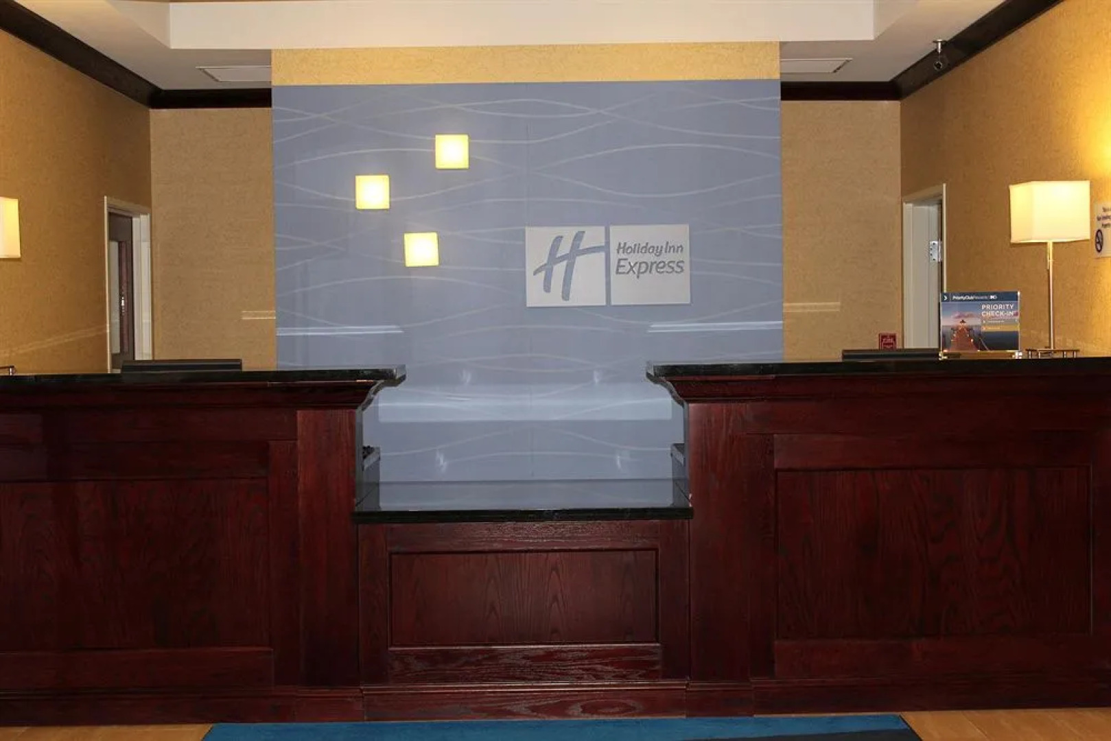 Holiday Inn Express & Suites Niles