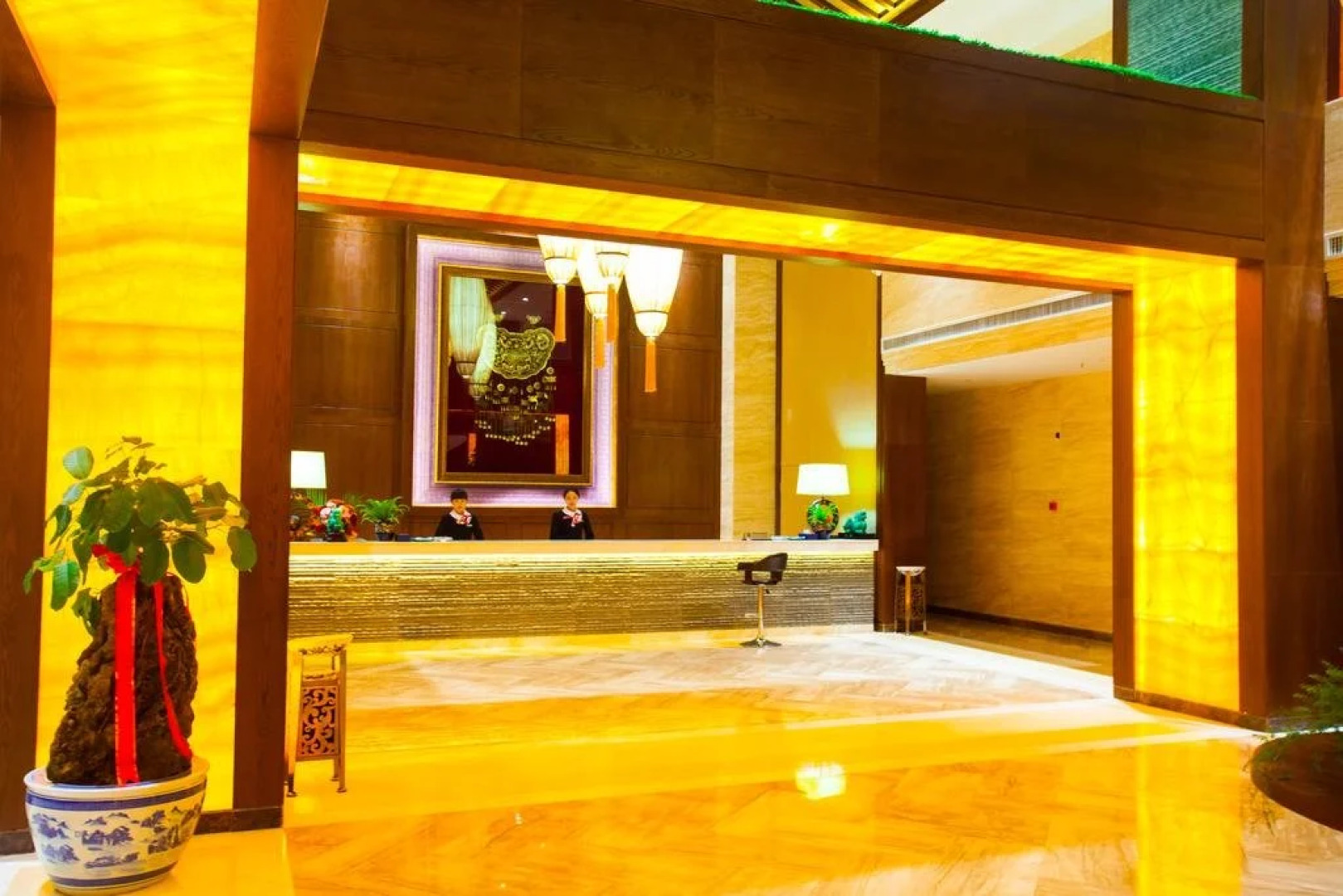 Luoping Rongting Holiday Hotel