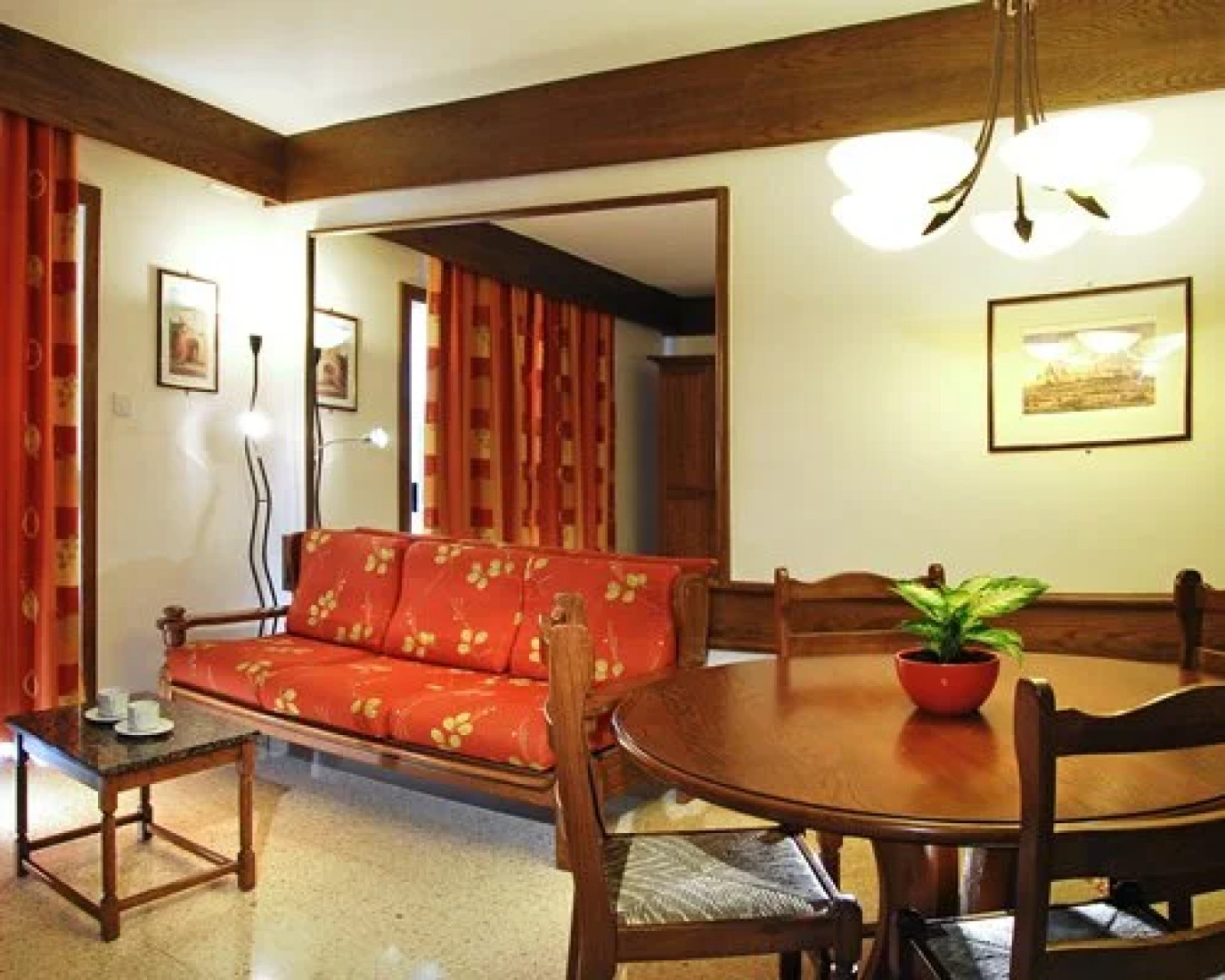 Club Riza, Qawra, Malta