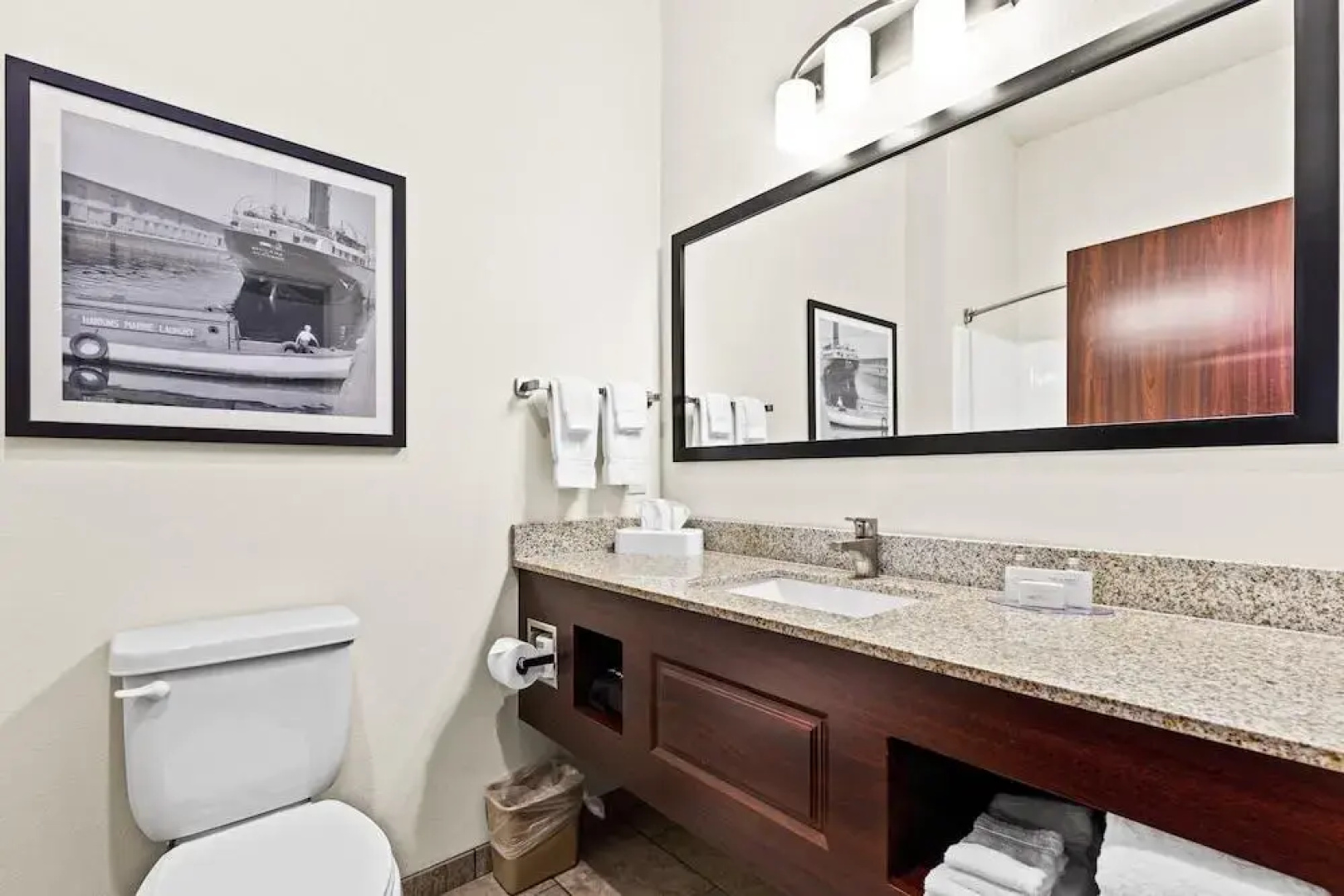 Cobblestone Hotel & Suites - Superior