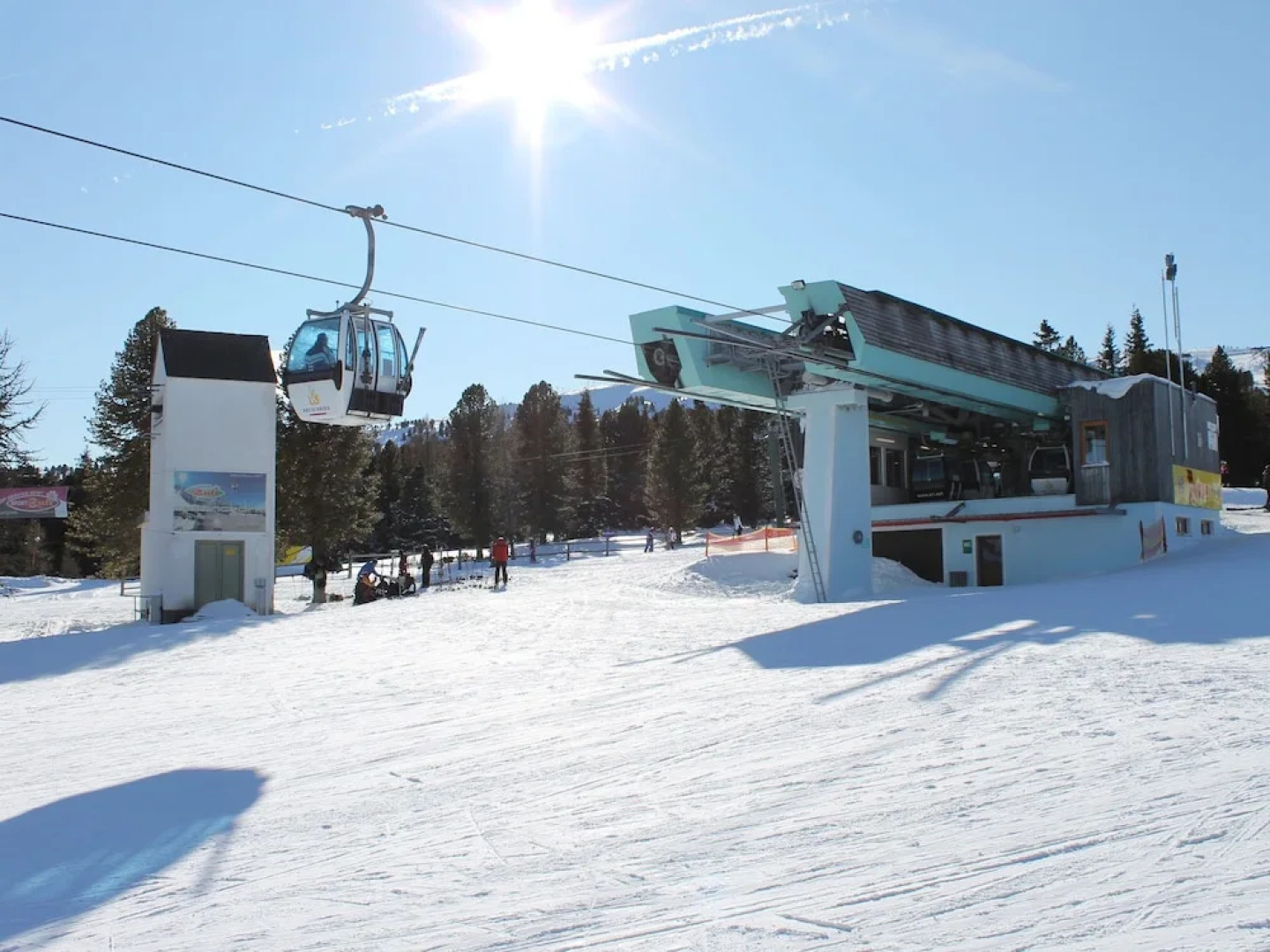 Detached Wooden Chalet with Sauna near Kreischberg