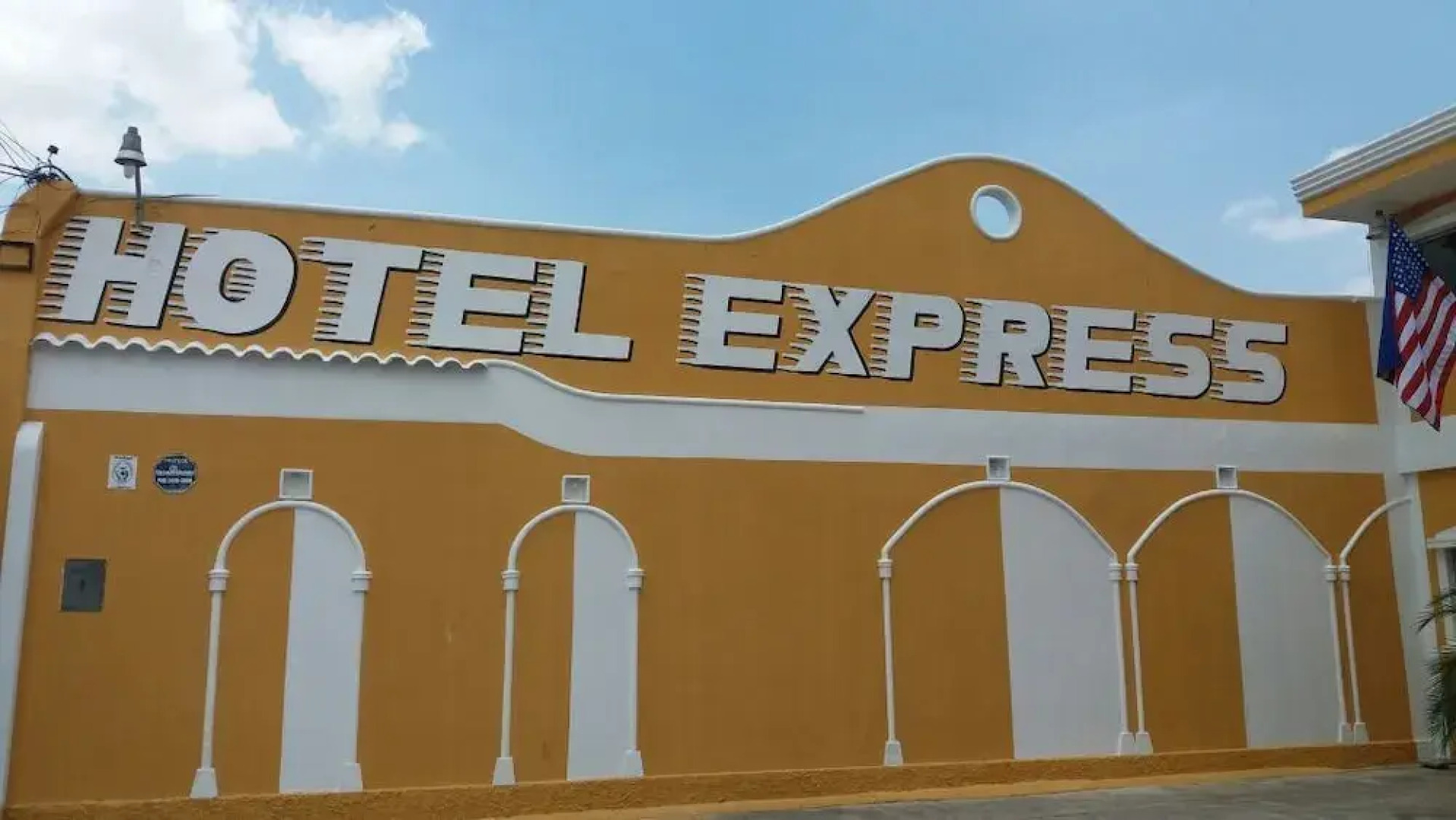 Express by Maya Inn Hotel