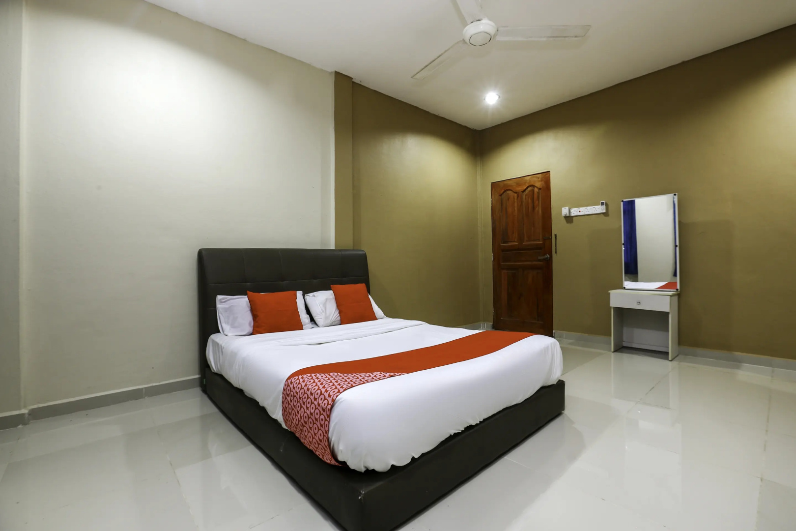 OYO 89933 Nun Hotel