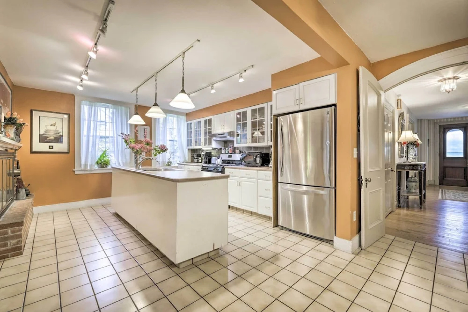 Elegant Norwich House w/ Billiards Room & Ballroom