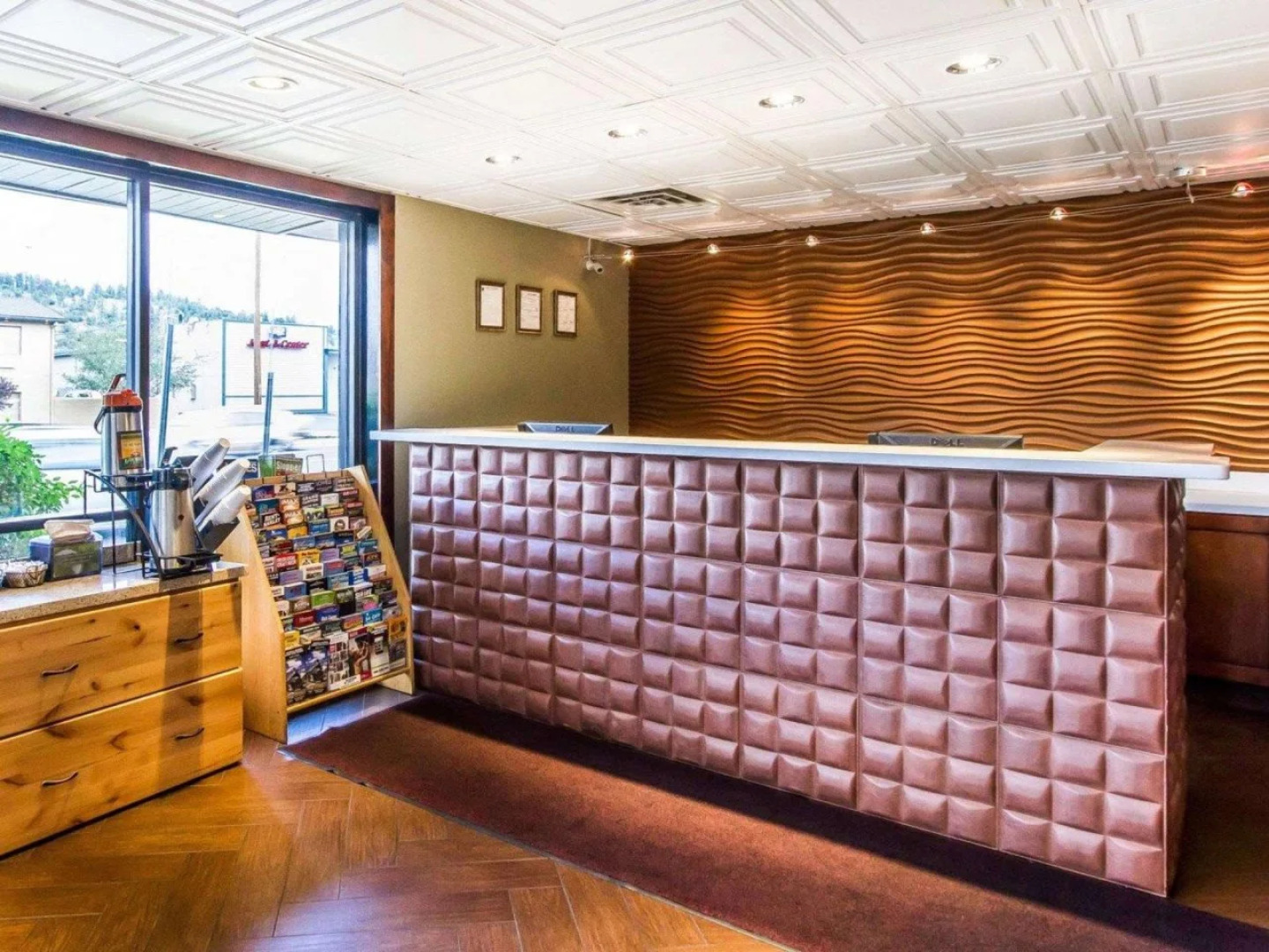 Econo Lodge University