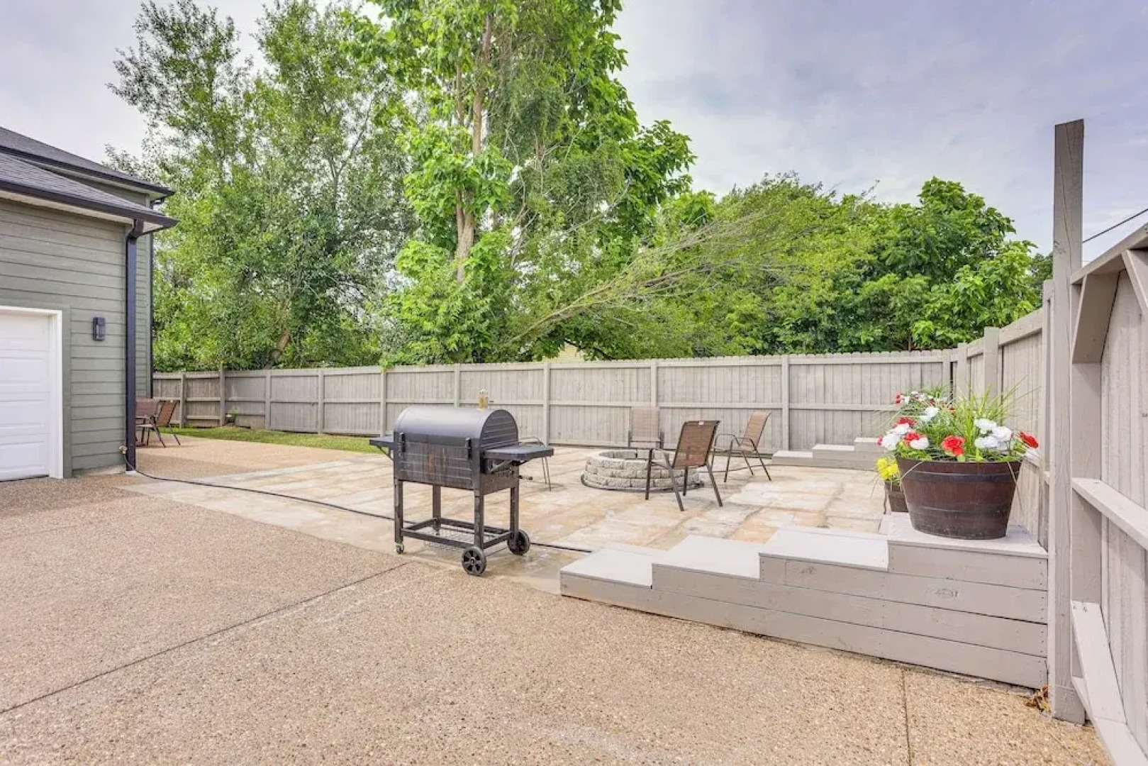 1 Mi to Downtown: New Albany Home w/ Yard